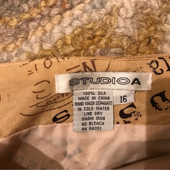 100% silk wrap skirt.  Sz 16, see measurements. - Picture 2 of 6